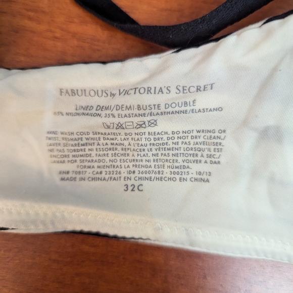 Victoria's Secret Lined Demi Bra - Picture 3 of 3